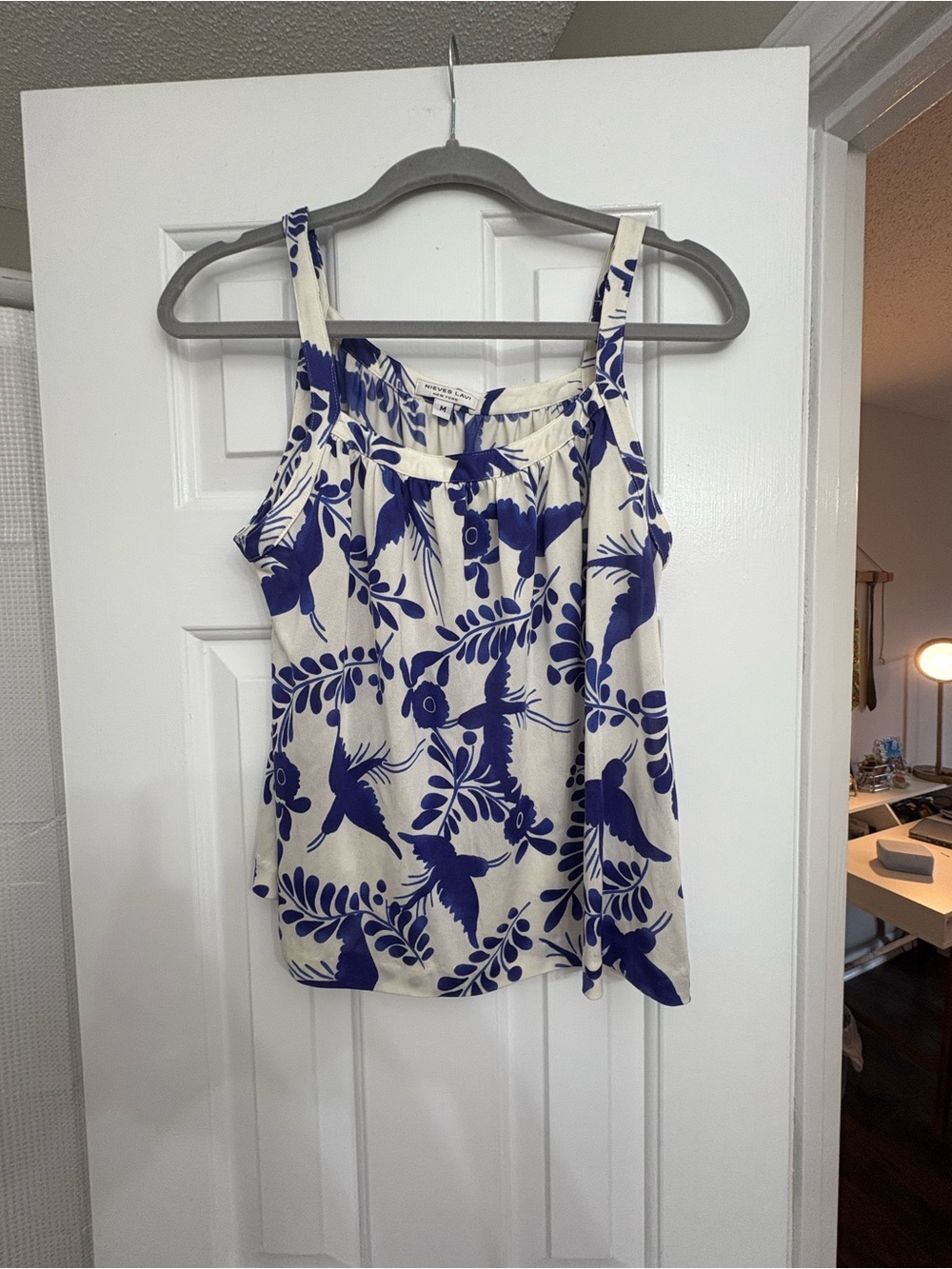 Nieves Lavi Cream Tank Top with Blue Bird Print